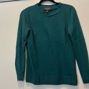 Banana republic emerald green crewneck pullover sweater, size m